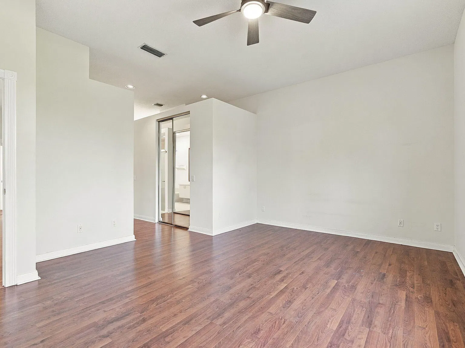 3 bed, 2.0 bath, 2017 sqft, $3,500 — Photo 3