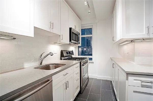 Rented by essential NEW YORK Real Estate | media 15