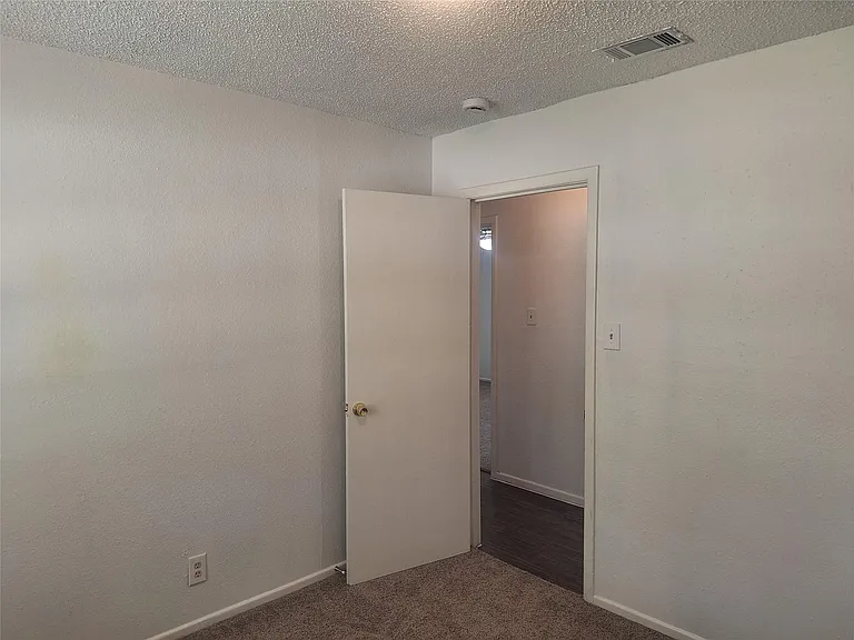 6005 Barry Dr — Photo 30