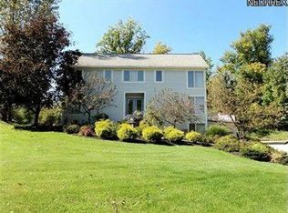 17588 Plum Creek Trl, Chagrin Falls, OH 44023