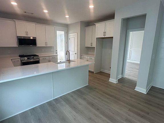 5th image of 107 Nicolet Pl #125