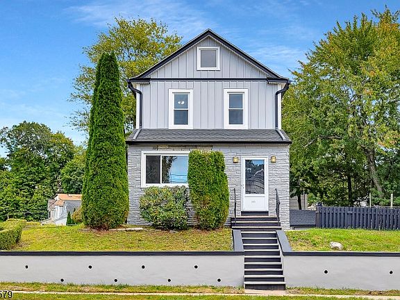 3rd image of 345 Broughton Ave