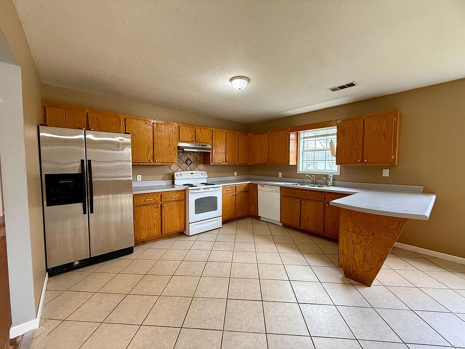 1st image of 205 N 18th Ave