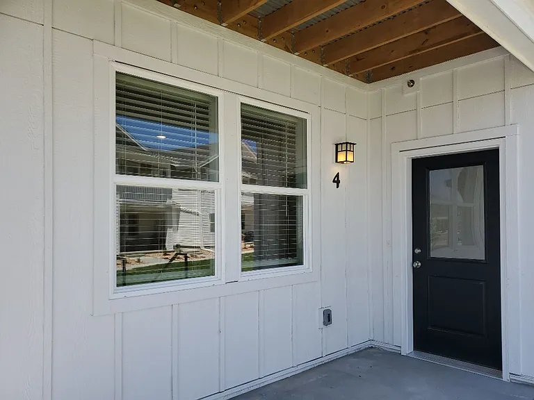 Spacious and Open Condo w/ Modern Finishes — Photo 3