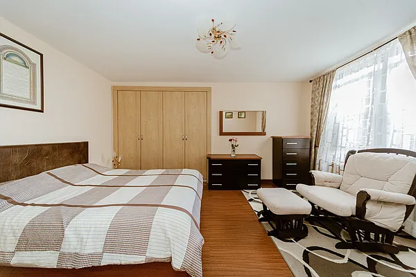 Sold by Maximillion Realty, Inc. | media 22