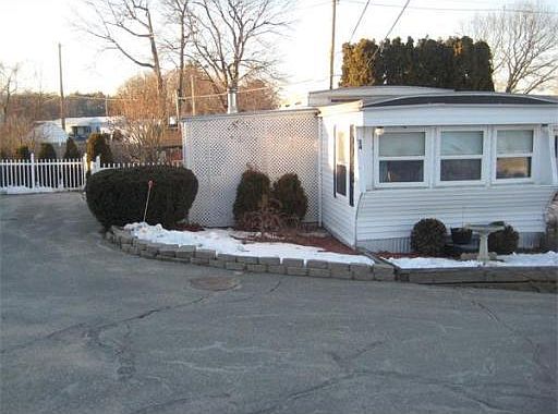 1st image of 278 Newbury St Lot 34