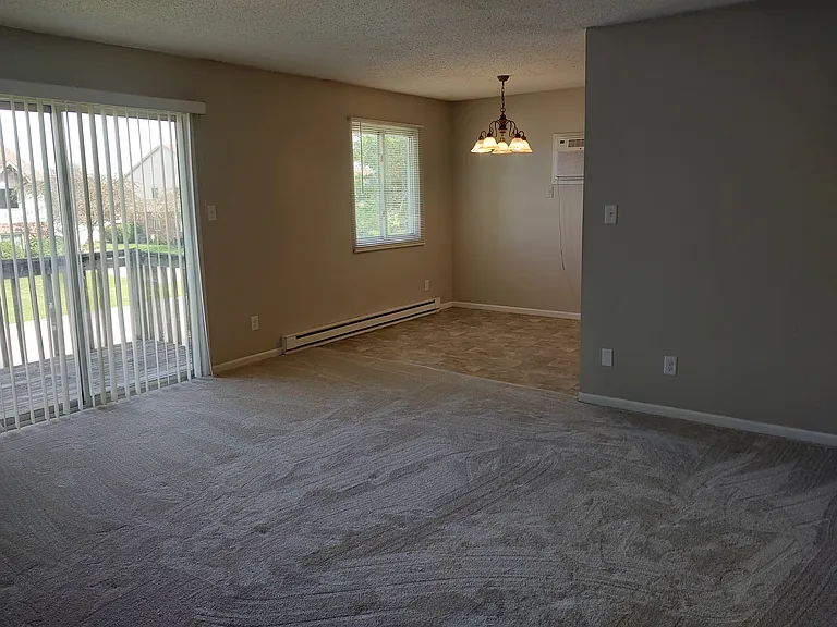 107 S John St #4 — Photo 1