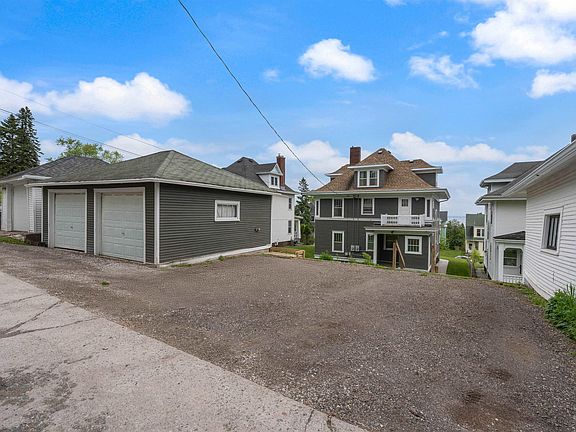 4th image of 1415 E 4th St