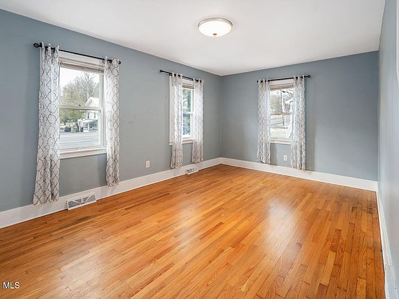 4th image of 667 Feura Bush Road