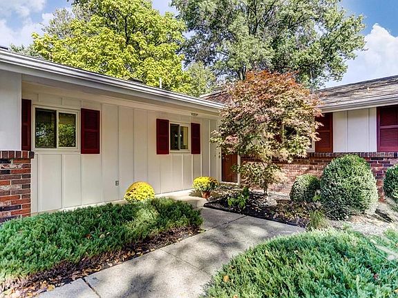 2nd image of 679 Hyde Park Dr
