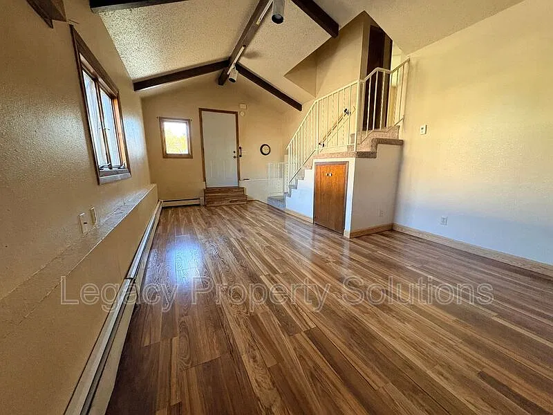 2 bed, 1.0 bath, $1,150 — Photo 3