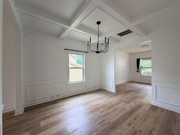 2nd image of 4024 Lucas Ln