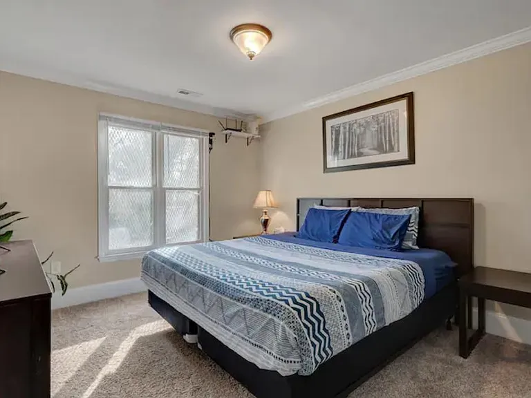 2225 Summit St #1 — Photo 9
