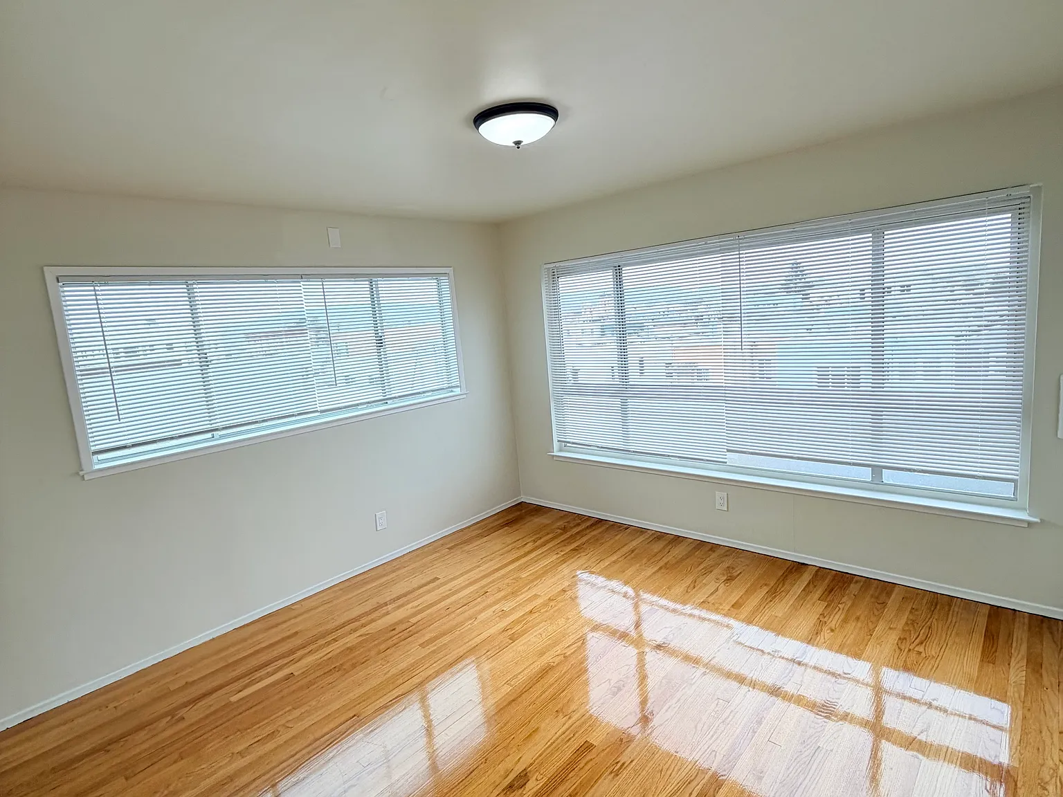 2 bed, 1000 sqft, $5,795 — Photo 3