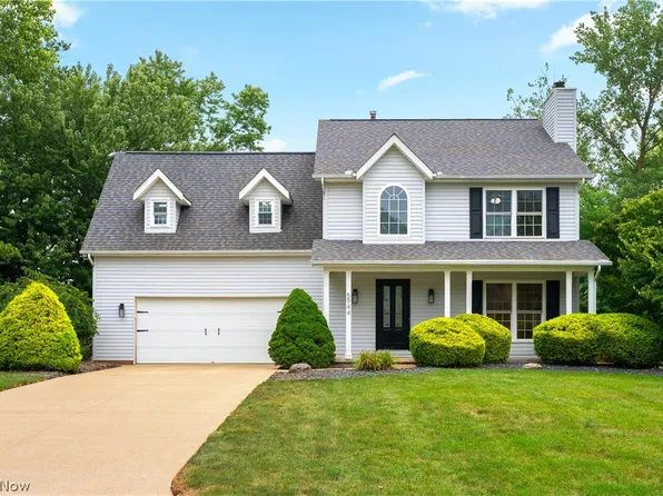 5944 University Heights Cir NW, North Canton, OH 44720