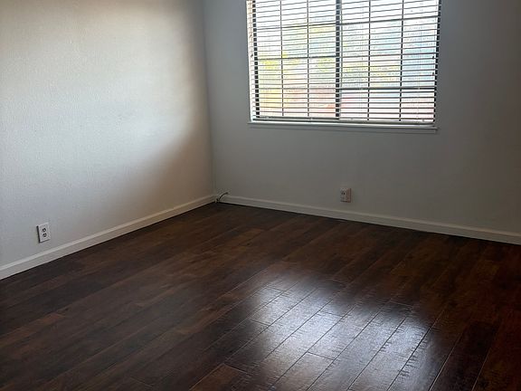 5th image of 37340 Hill St