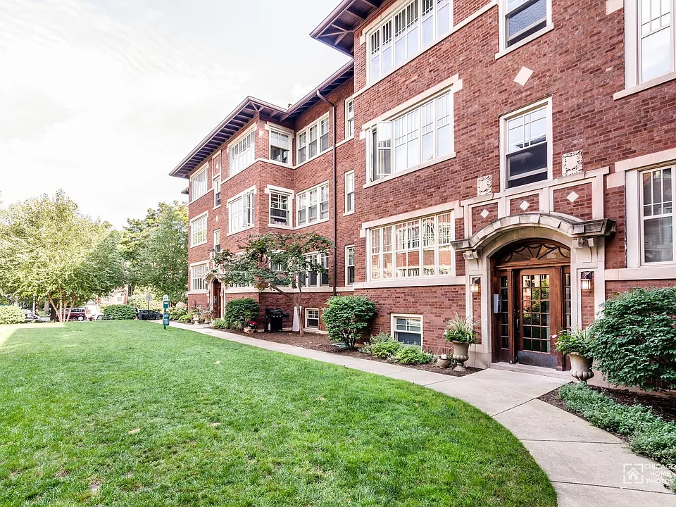 Hinman Court Condos