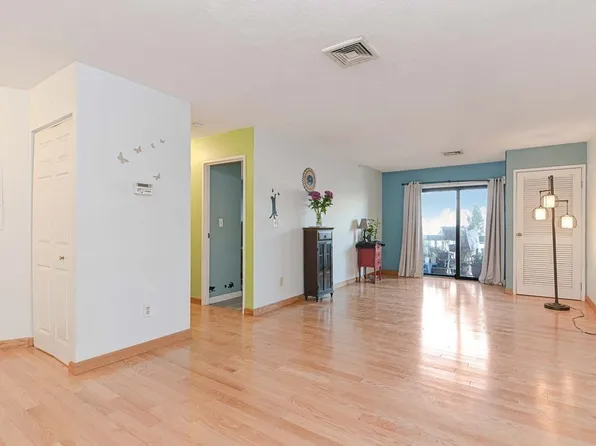 677 Quincy Shore Dr APT 110, Quincy, MA 02170