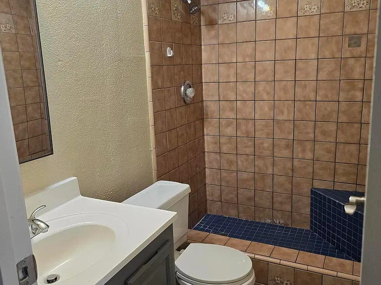 9002 W Roma Ave — Photo 12