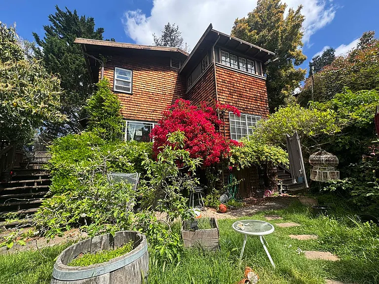 2836 Derby St — Photo 47