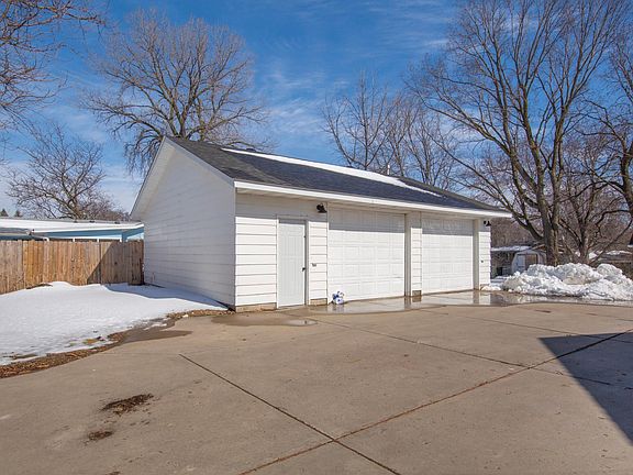 2nd image of 1201 Jefferson Rd