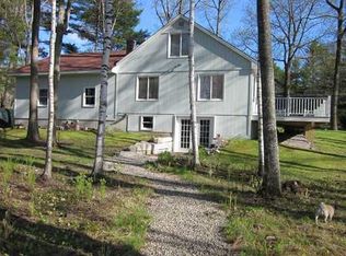 17 Birch Dr, Raymond, ME 04071