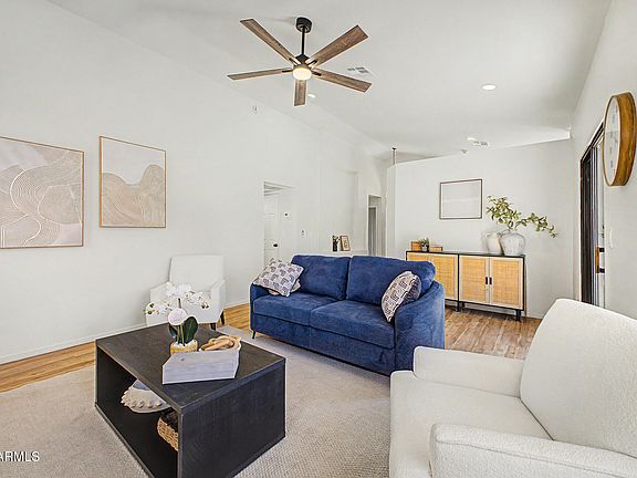 3rd image of 907 W BARBADOS Drive
