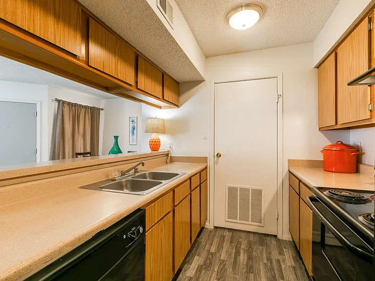 Arrowhead Pointe — Photo 15