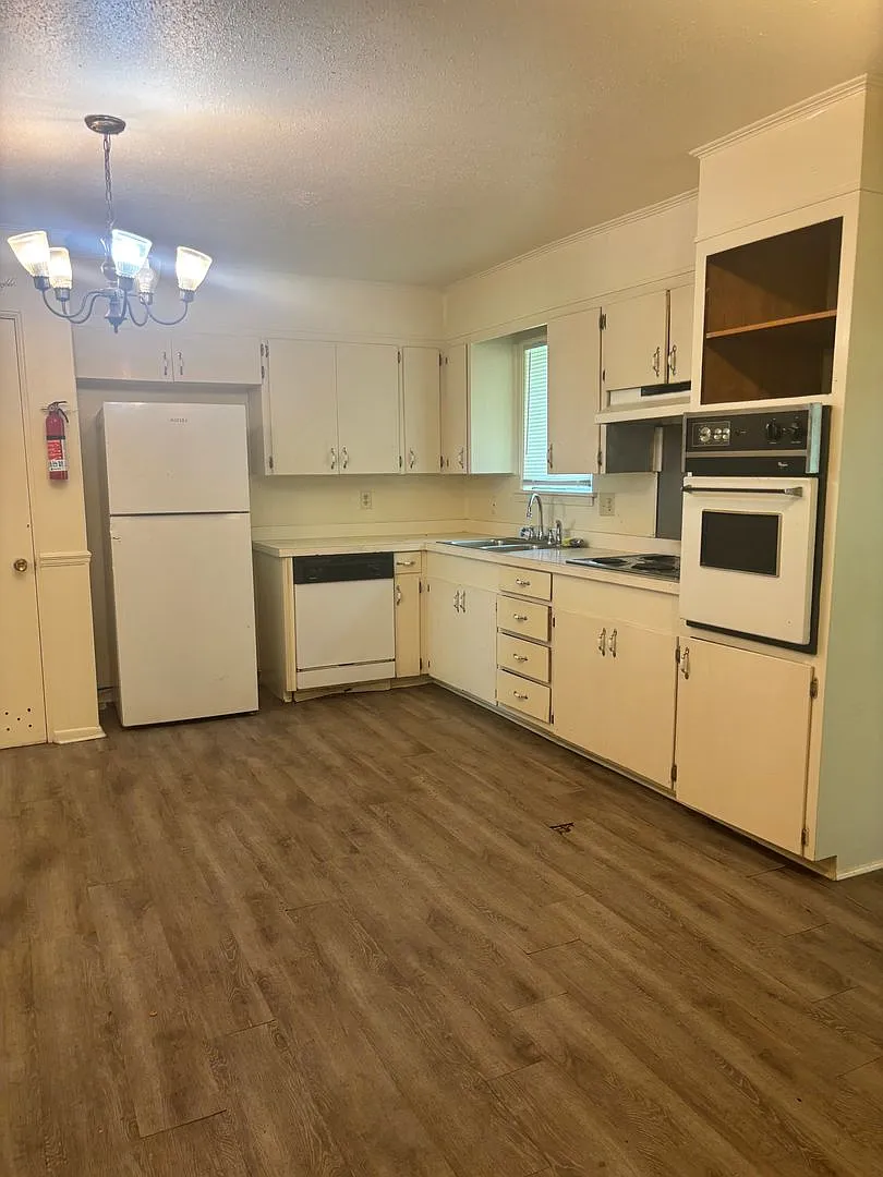 Building Photo - 1745 Woody Dr