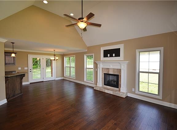 3rd image of 906 Tanager Ct #103-lot 103
