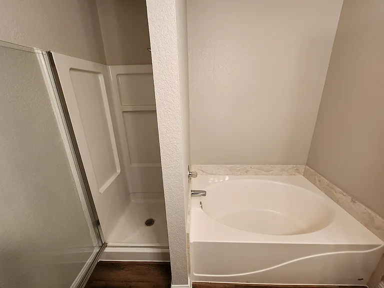 607 Hollyberry Dr — Photo 10