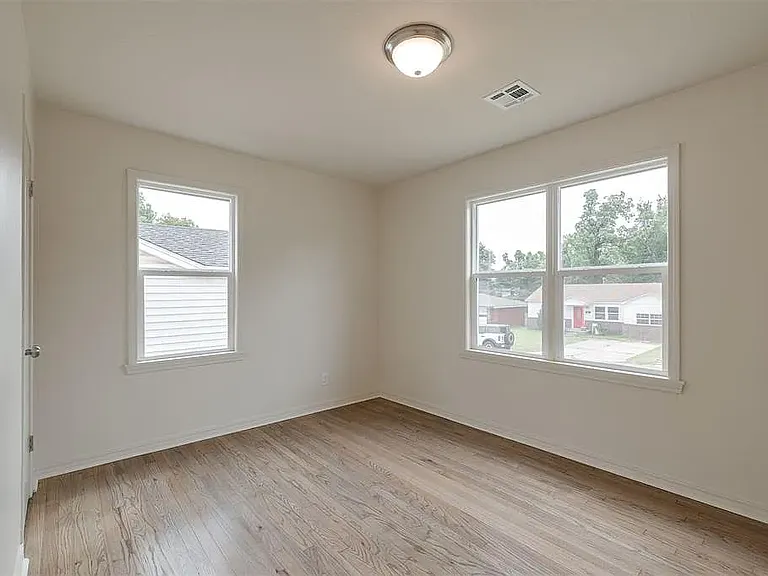 6717 NW 28th St — Photo 10