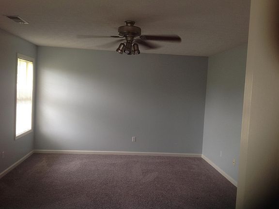 4th image of 749 Sprucewood Dr