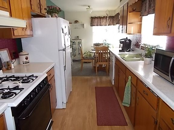 2nd image of 21 W Sharlear Dr