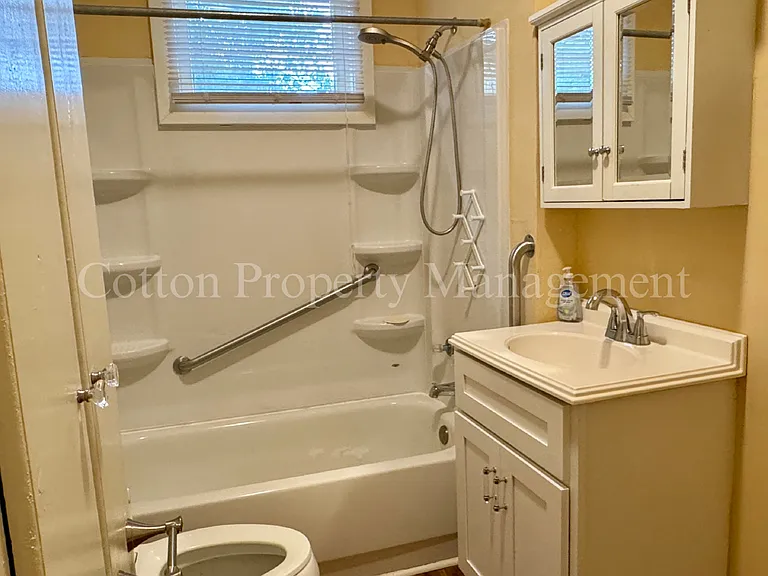 315 S 15th St — Photo 23