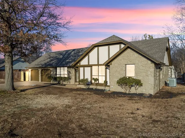 2422 S Maywood Dr, Claremore, OK 74017