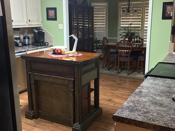 5th image of 604 Live Oak Dr