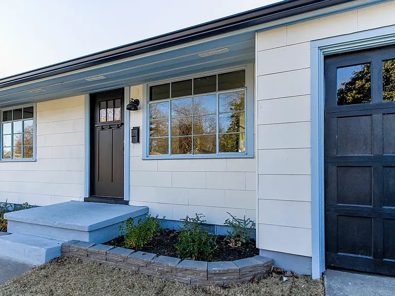 608 E Zion St — Photo 1