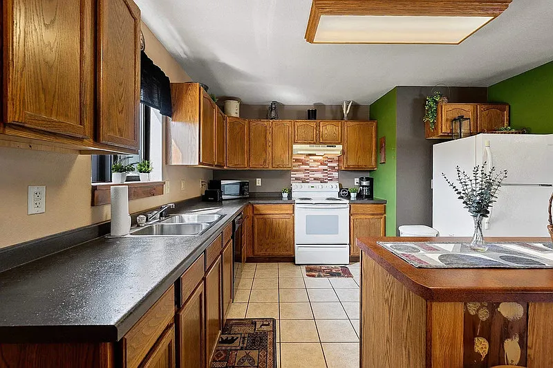 2 bed, 1.0 bath, $1,199 — Photo 3