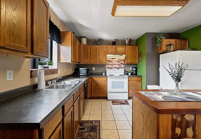 1160 Schabow St — Photo 3