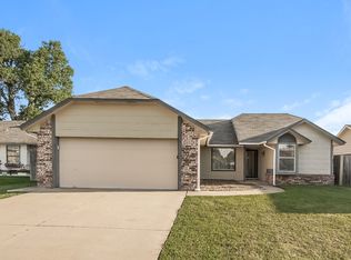 1105 Northridge Rd, Moore, OK 73160