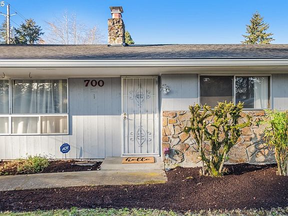 4th image of 700 SE 98th Ave