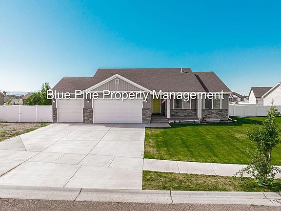 2nd image of 3002 Sandy Dr