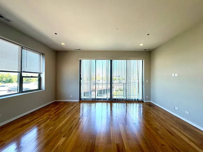 2157 N Damen Ave #305 — Photo 11