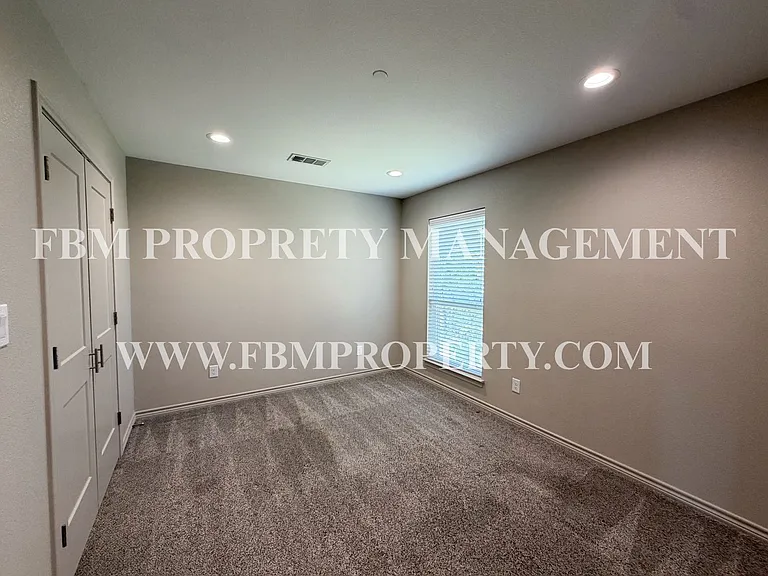 1203 N Clay St #521 — Photo 11