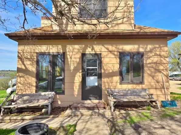 209 1st Ave NE, Kenmare, ND 58746