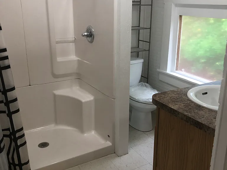 923 W Hill St — Photo 4