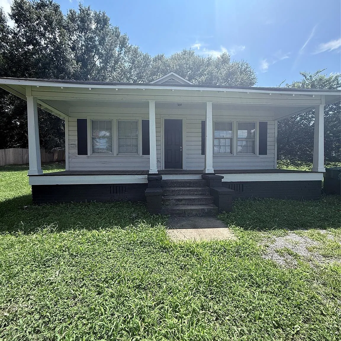 2 bed, 1.0 bath, $1,100 — Photo 1