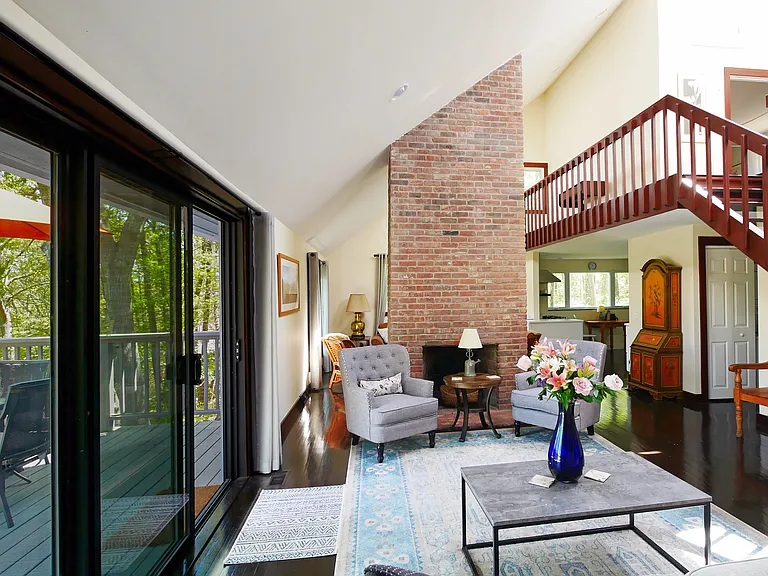 13 Great Hill Rd — Photo 8