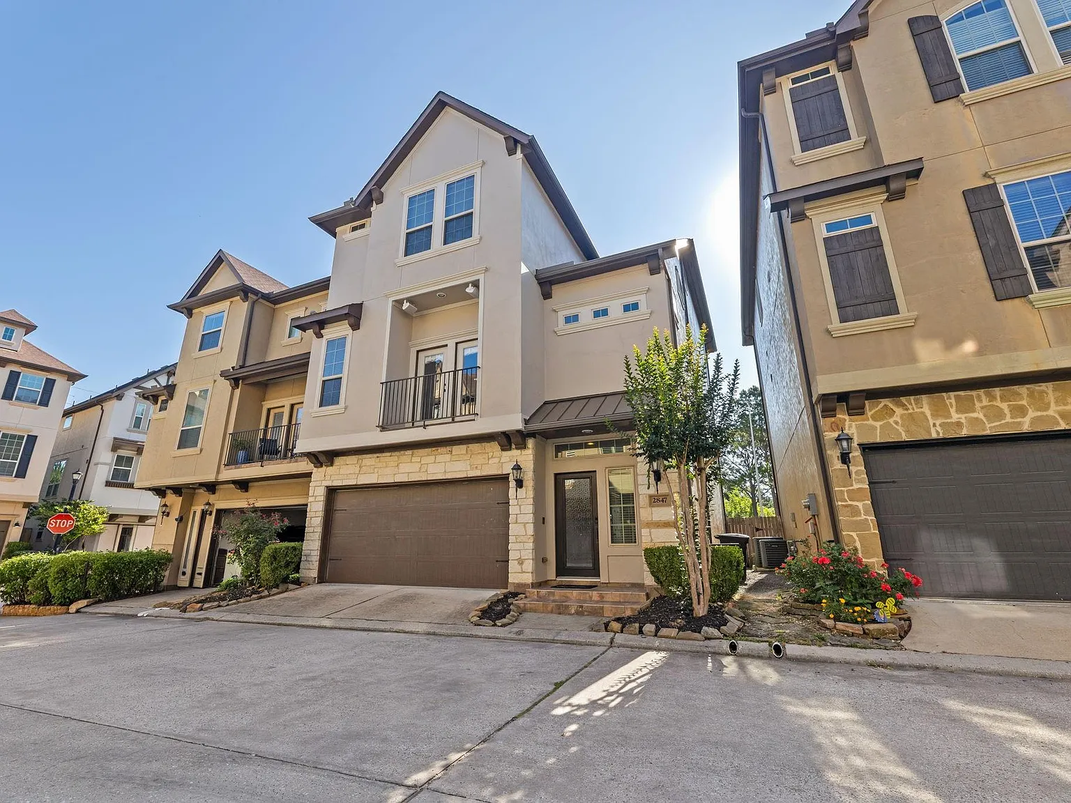 3 bed, 3.5 bath, 2807 sqft, $2,600 — Photo 3